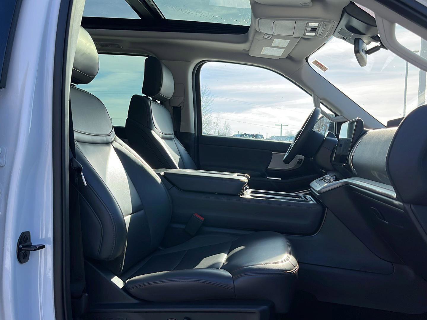 Used 2025 Ford Expedition Active image 28