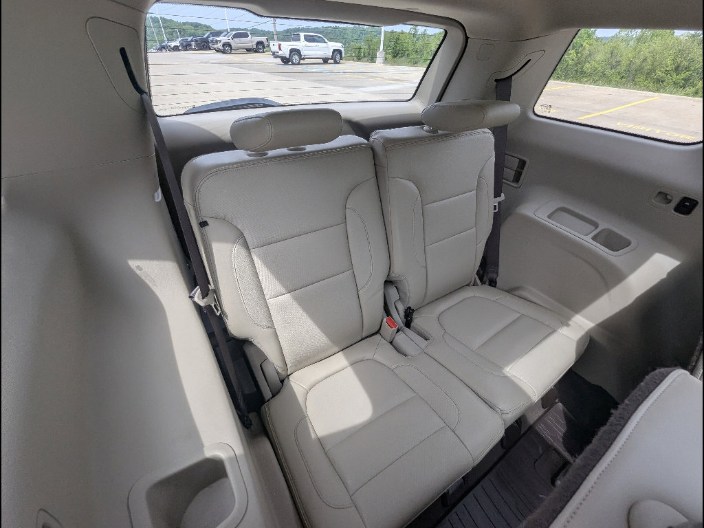 Used 2017 GMC Acadia Denali w/ Technology Package AWD/4WD image 22
