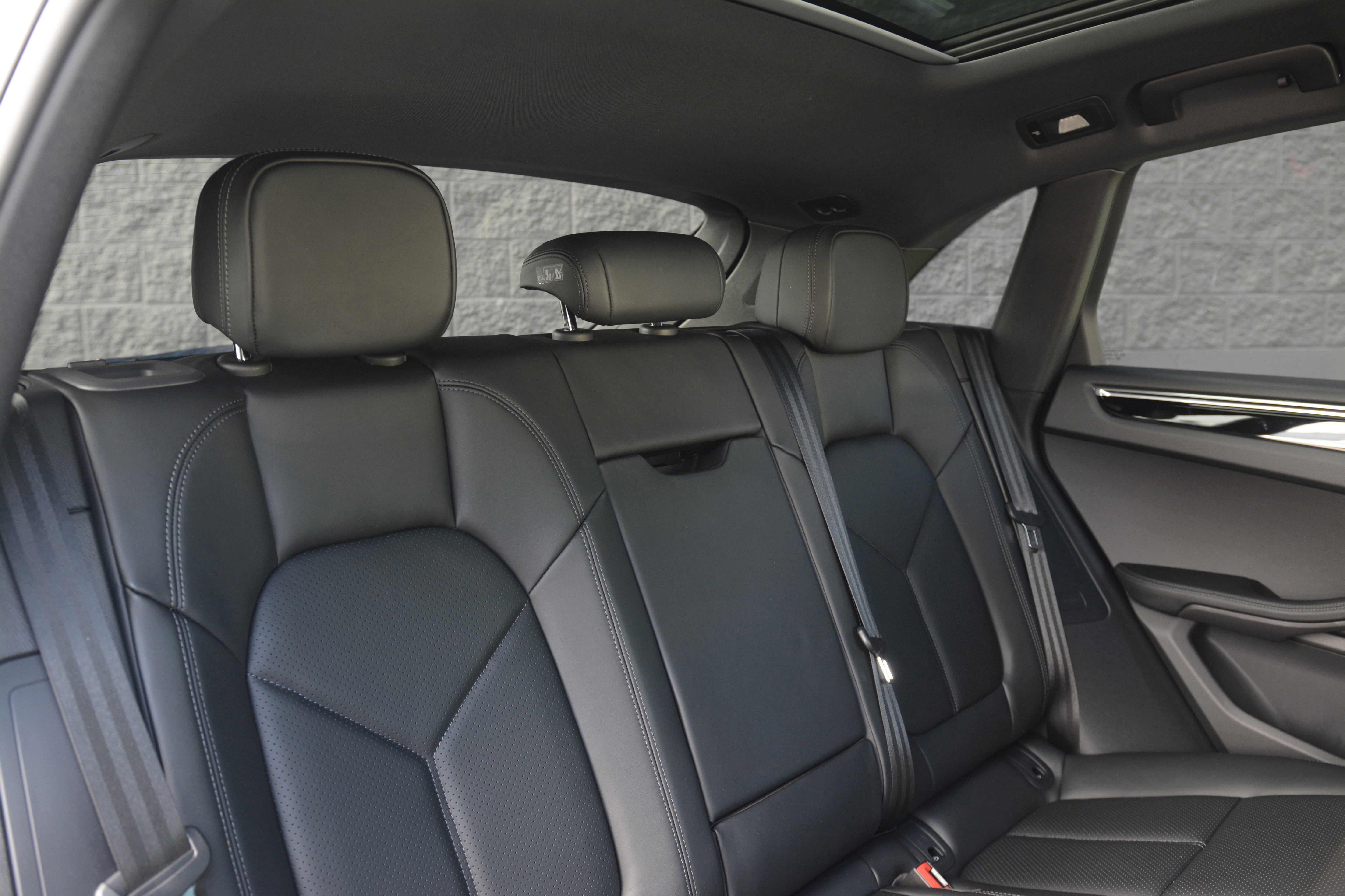 Certified 2026 Porsche Macan AWD/4WD image 34