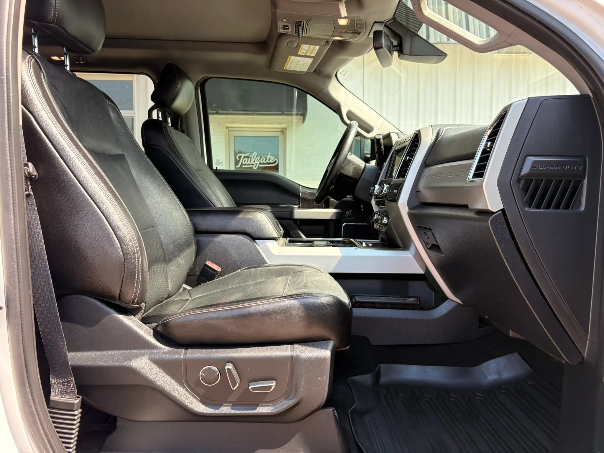 Used 2018 Ford F250 Lariat w/ Lariat Ultimate Package AWD/4WD image 11