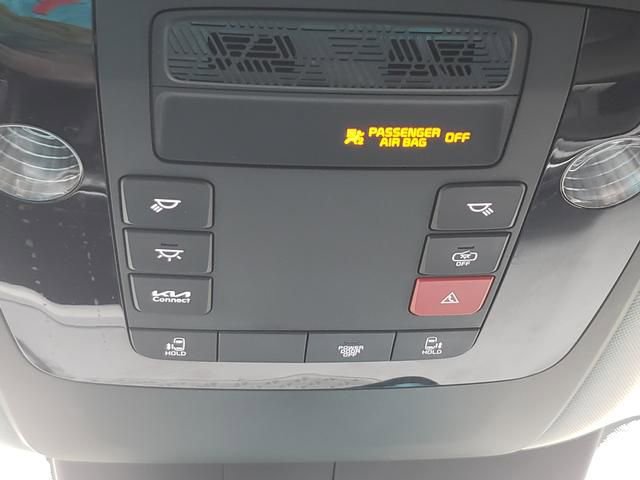 Used 2025 Kia Carnival image 32