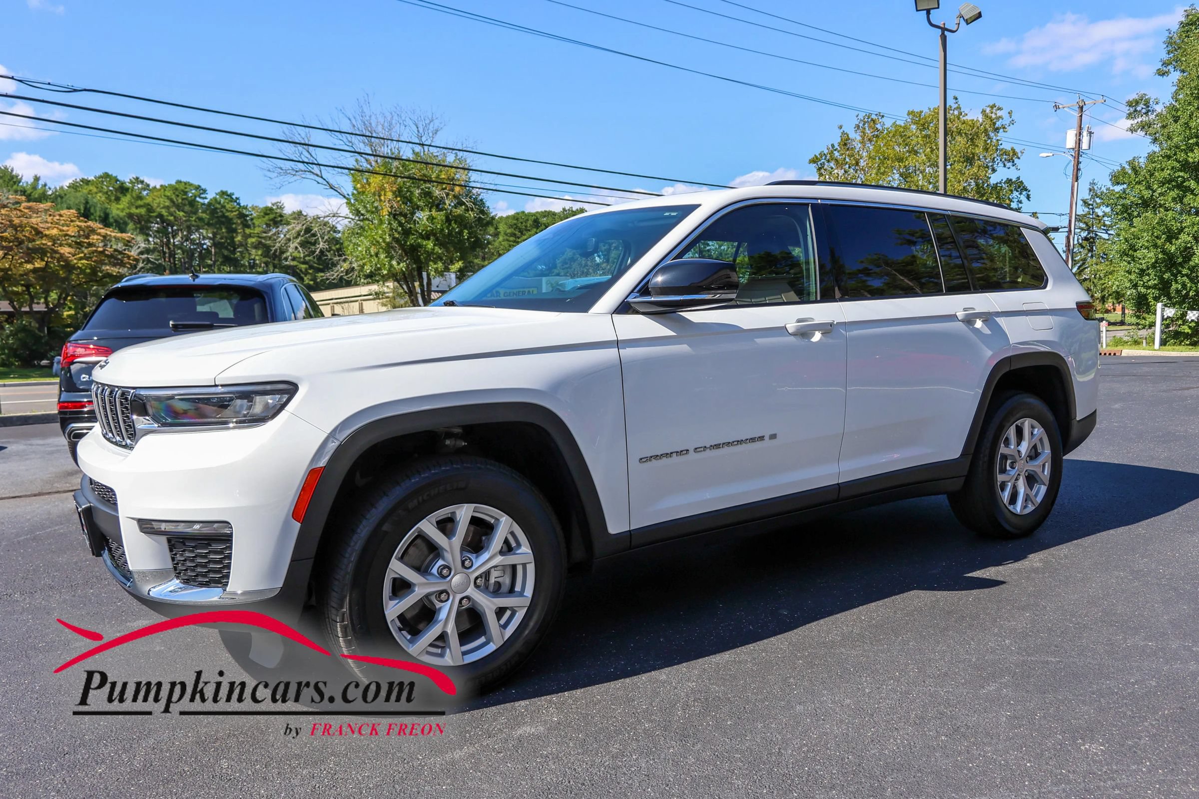 Used 2023 Jeep Grand Cherokee L Limited AWD/4WD image 2