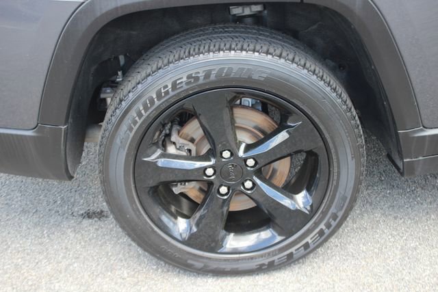 Used 2023 Jeep Grand Cherokee L Altitude AWD/4WD image 36
