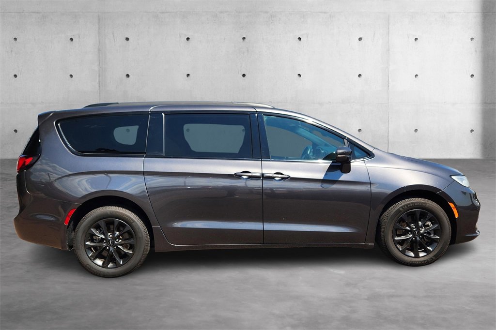 Used 2021 Chrysler Pacifica Limited w/ S Appearance Package image 2