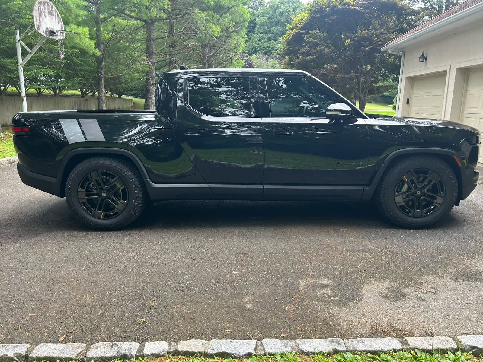 Used 2023 Rivian R1T Adventure image 3