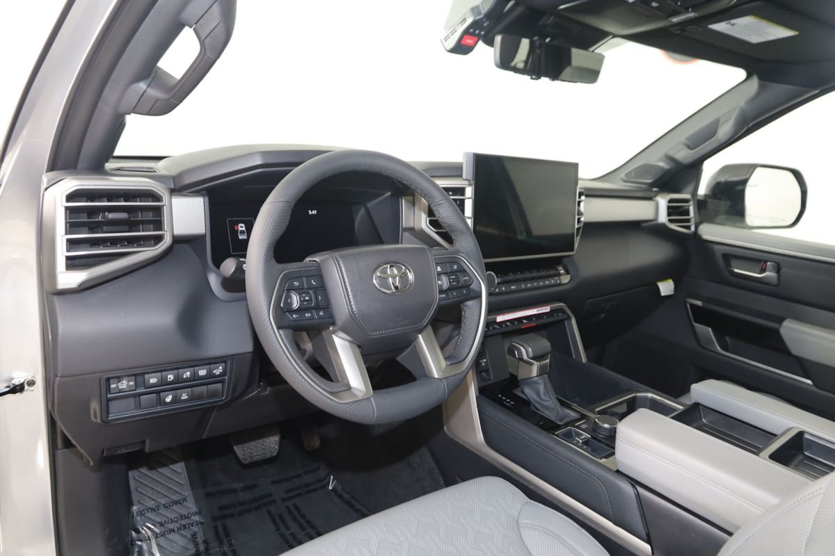 Used 2025 Toyota Tundra Limited AWD/4WD image 26