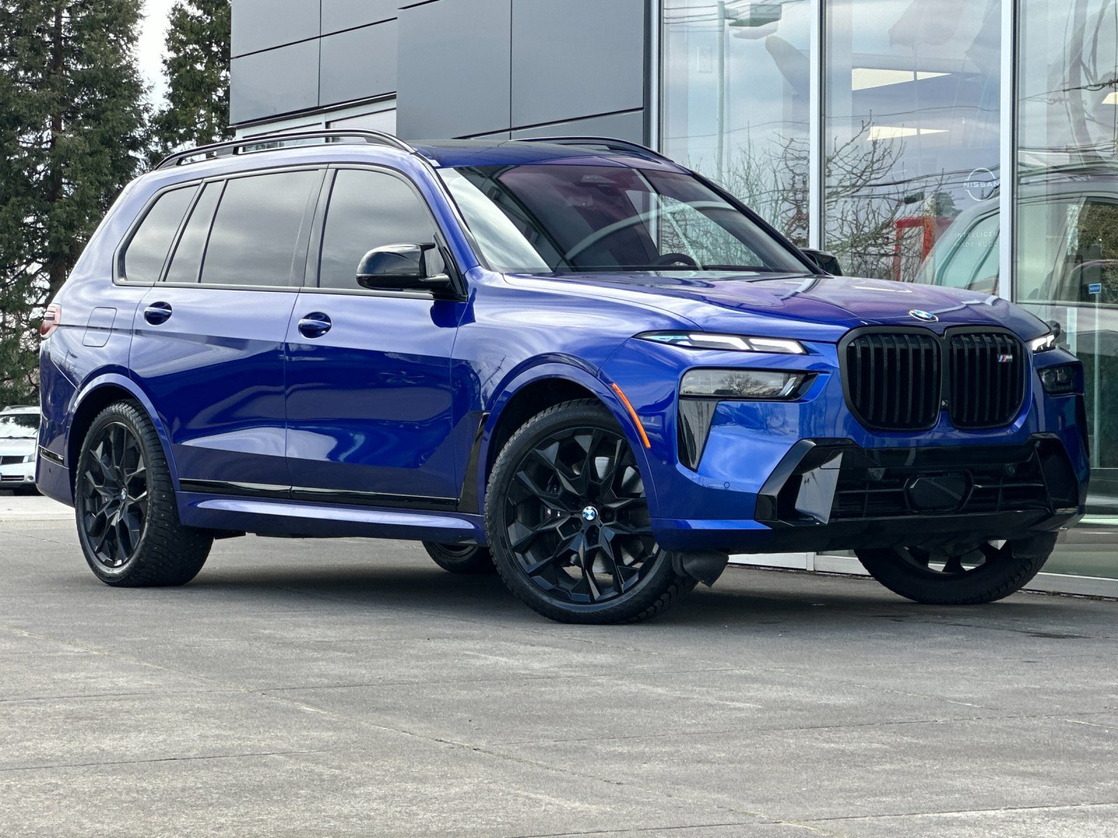 Used 2025 BMW X7 M60i w/ Executive Package AWD/4WD image 2