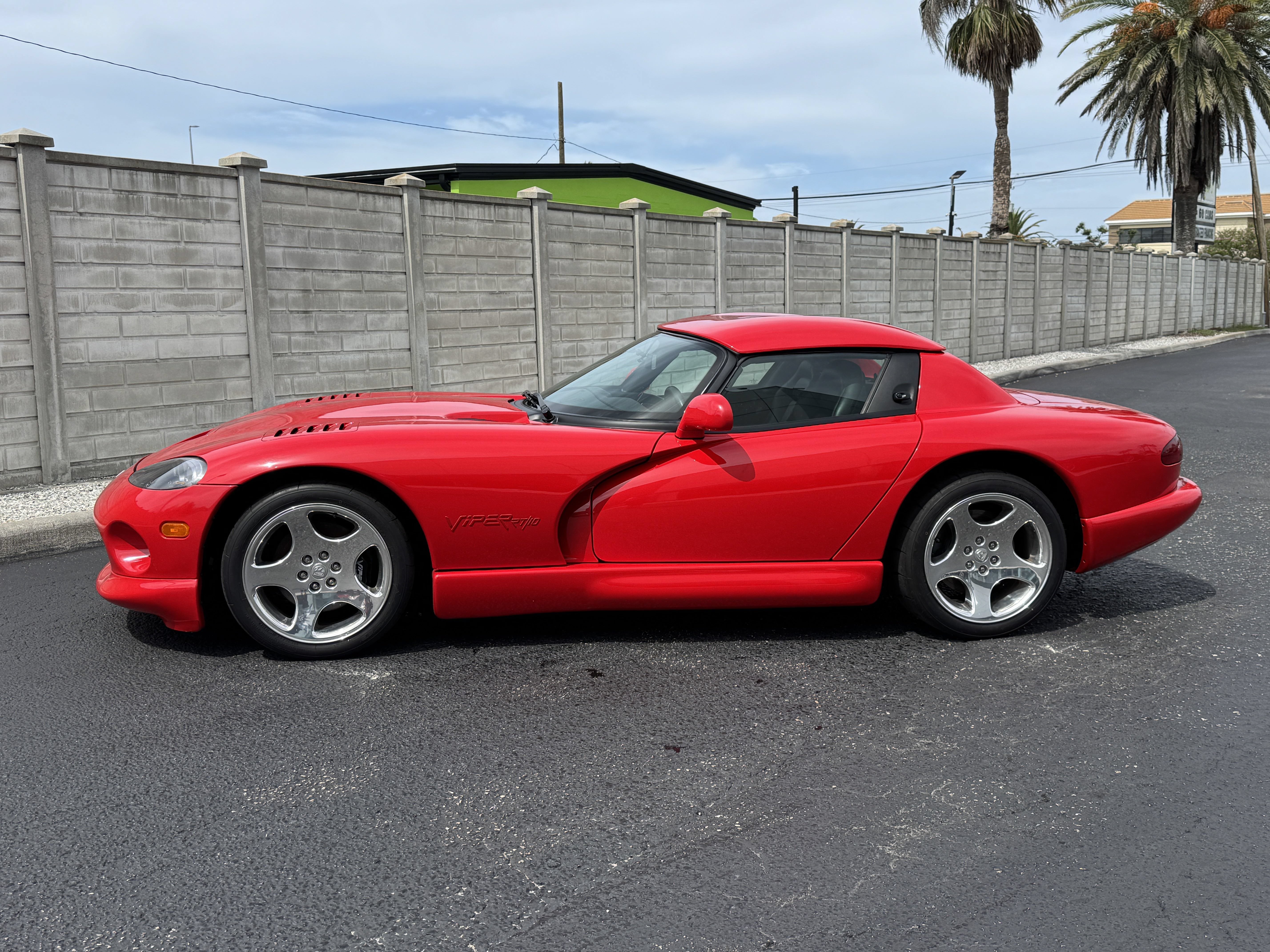 Used 2000 Dodge Viper RT/10 RWD image 2