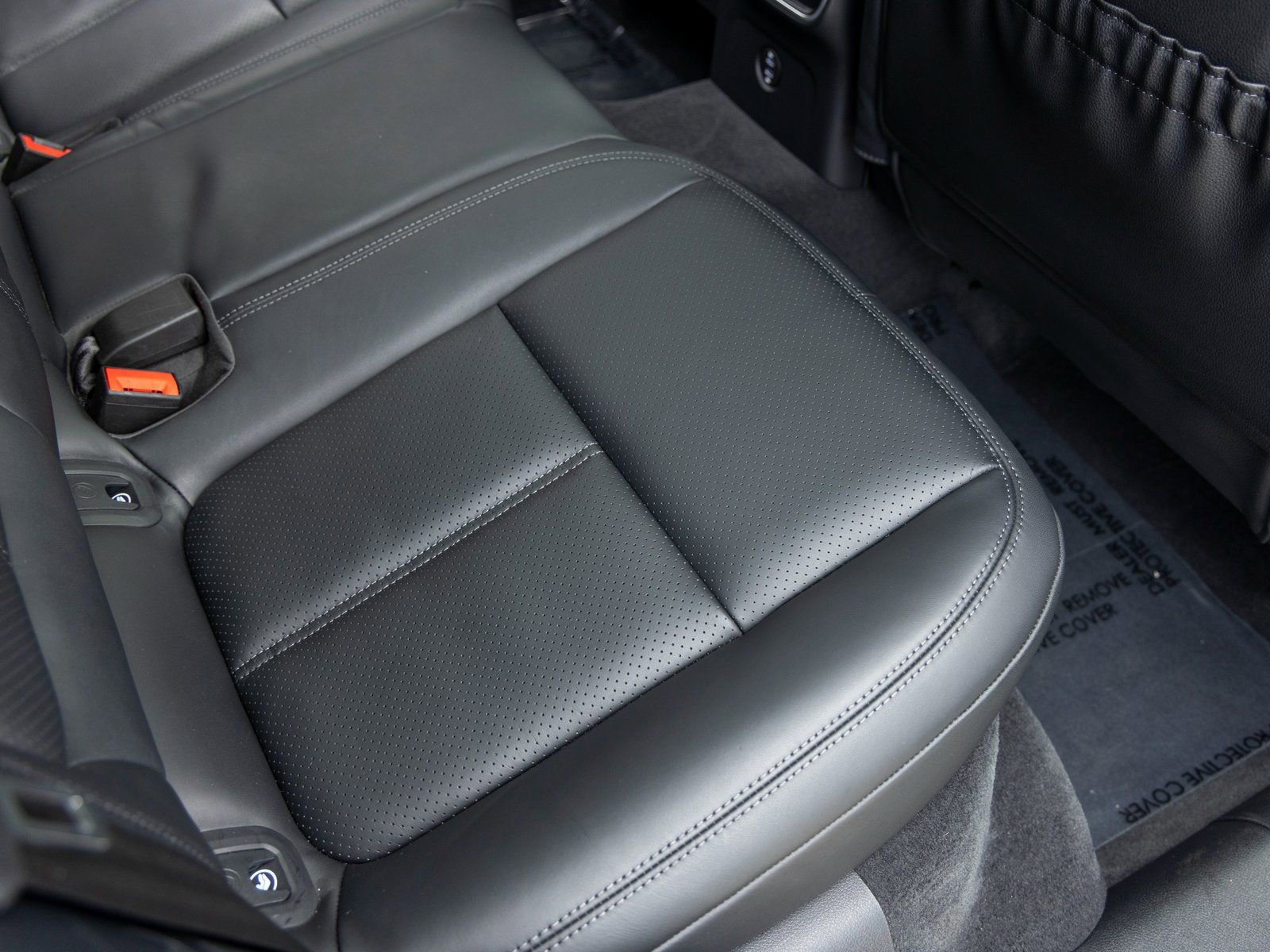 Certified 2025 Porsche Macan image 47