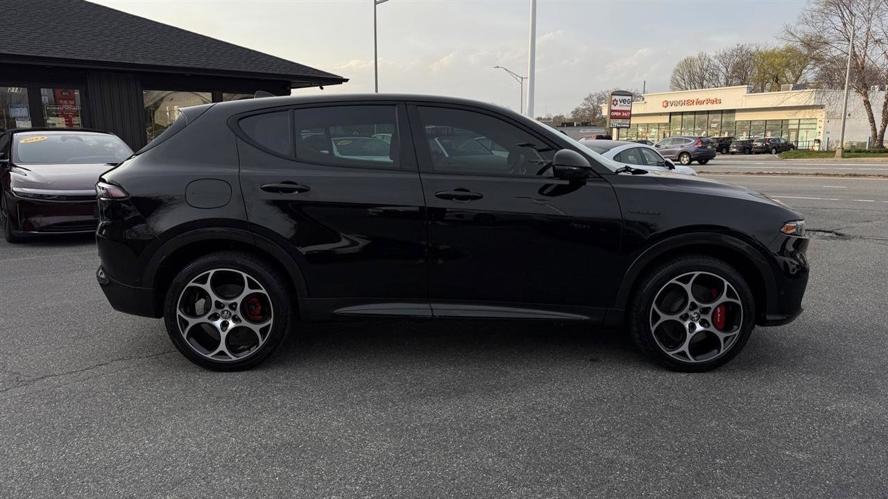 Used 2024 Alfa Romeo Tonale Veloce w/ Active Assist Package AWD/4WD image 17