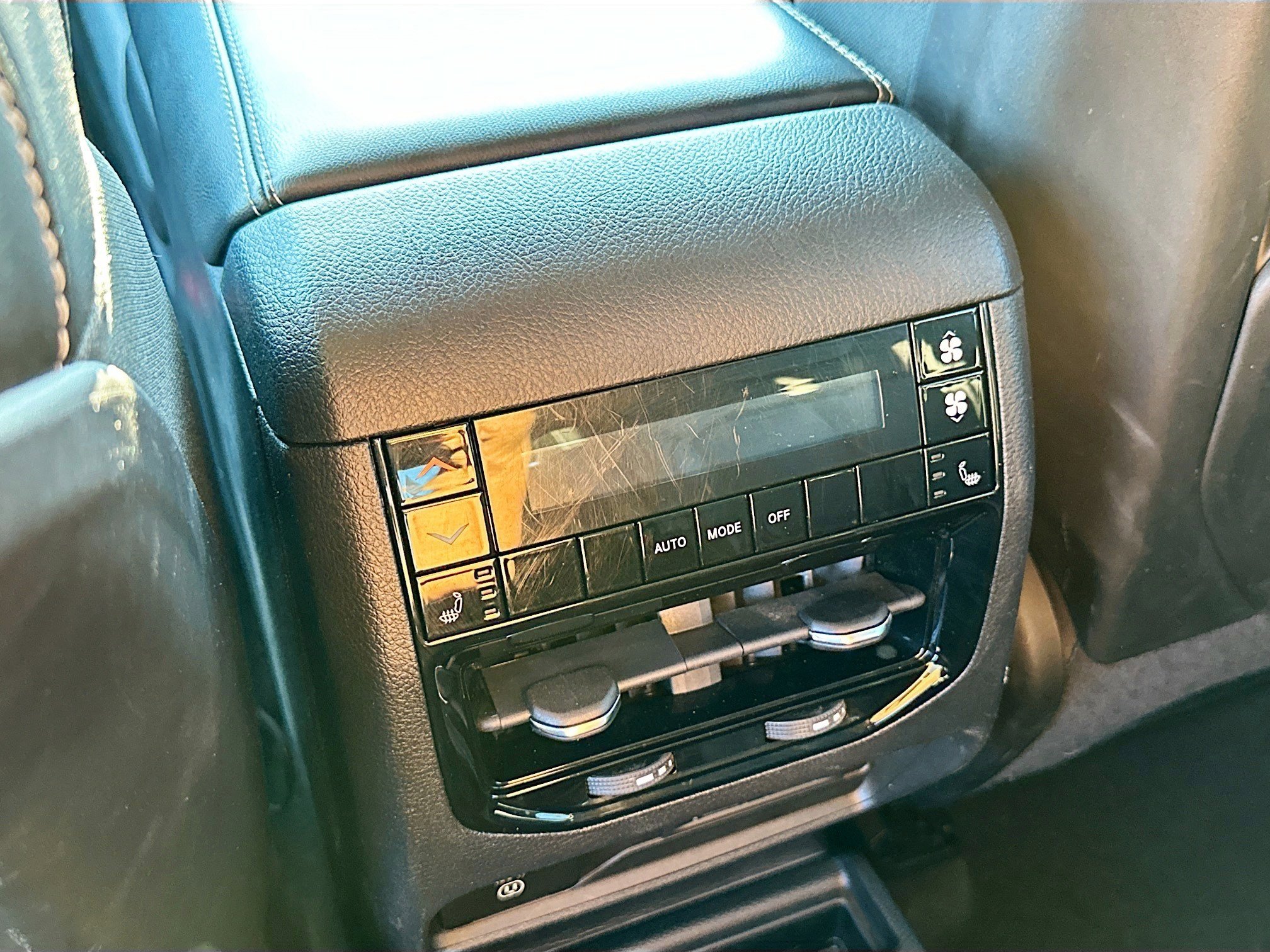 Used 2023 Jeep Grand Cherokee L Limited w/ Black Appearance Package image 27