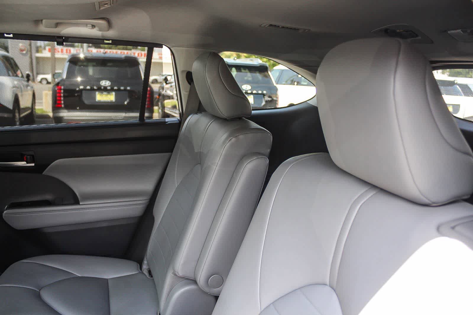 Used 2021 Toyota Highlander XLE image 26