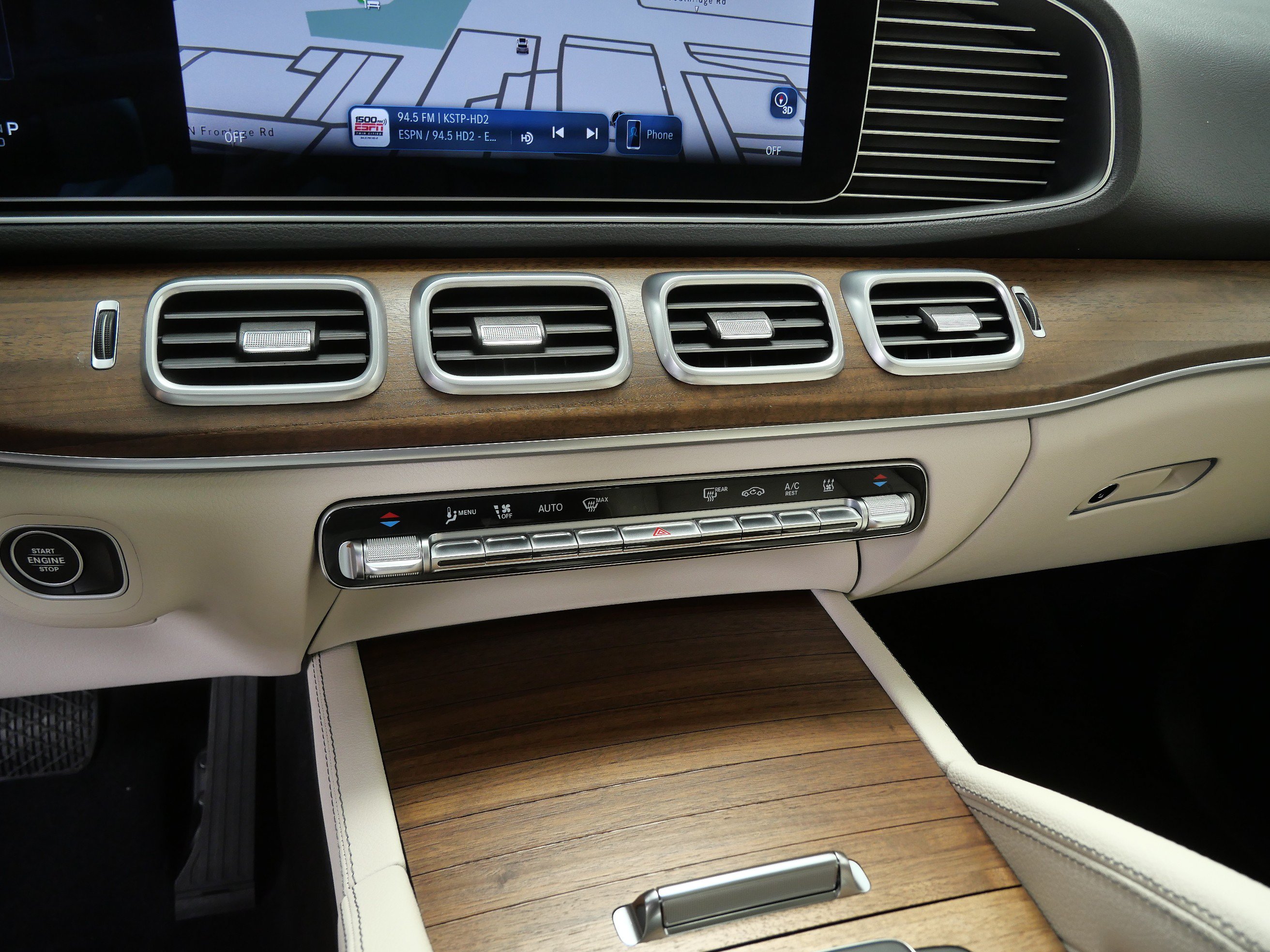 Certified 2025 Mercedes-Benz GLE 450e 4MATIC w/ Driver Assistance Package image 20
