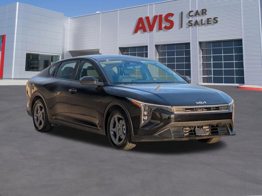 Used 2025 Kia K4 LXS image 3