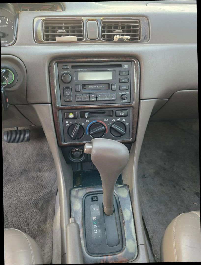 Used 1998 Toyota Camry XLE image 17