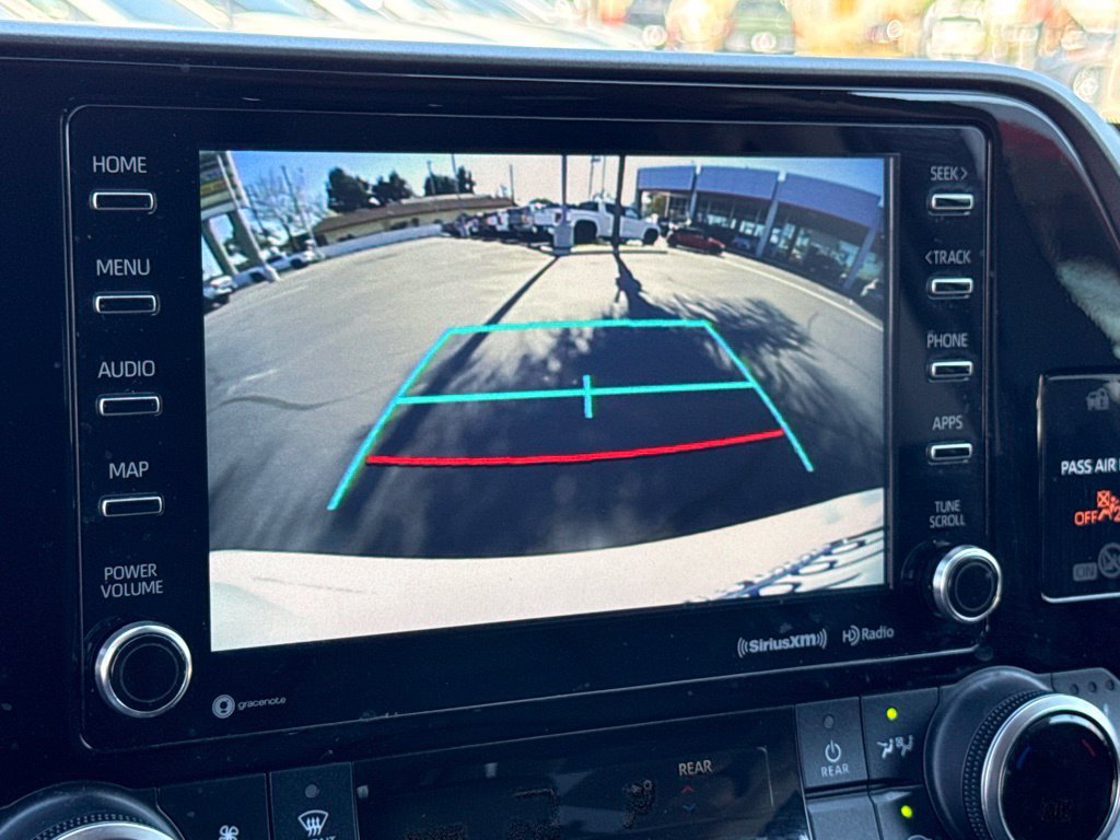 Used 2022 Toyota Highlander XLE FWD image 30
