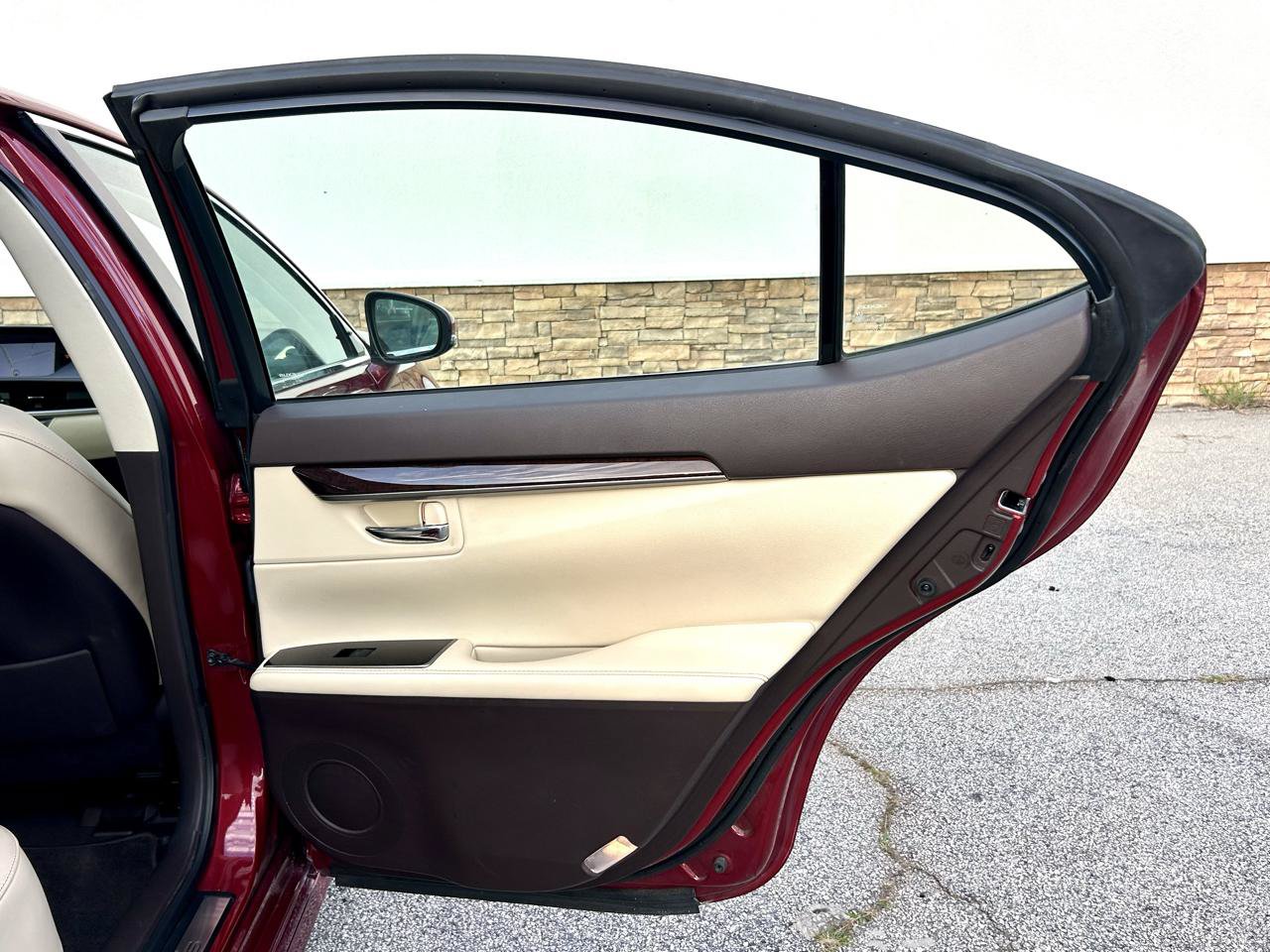 Used 2017 Lexus ES 350 w/ Luxury Package FWD image 21