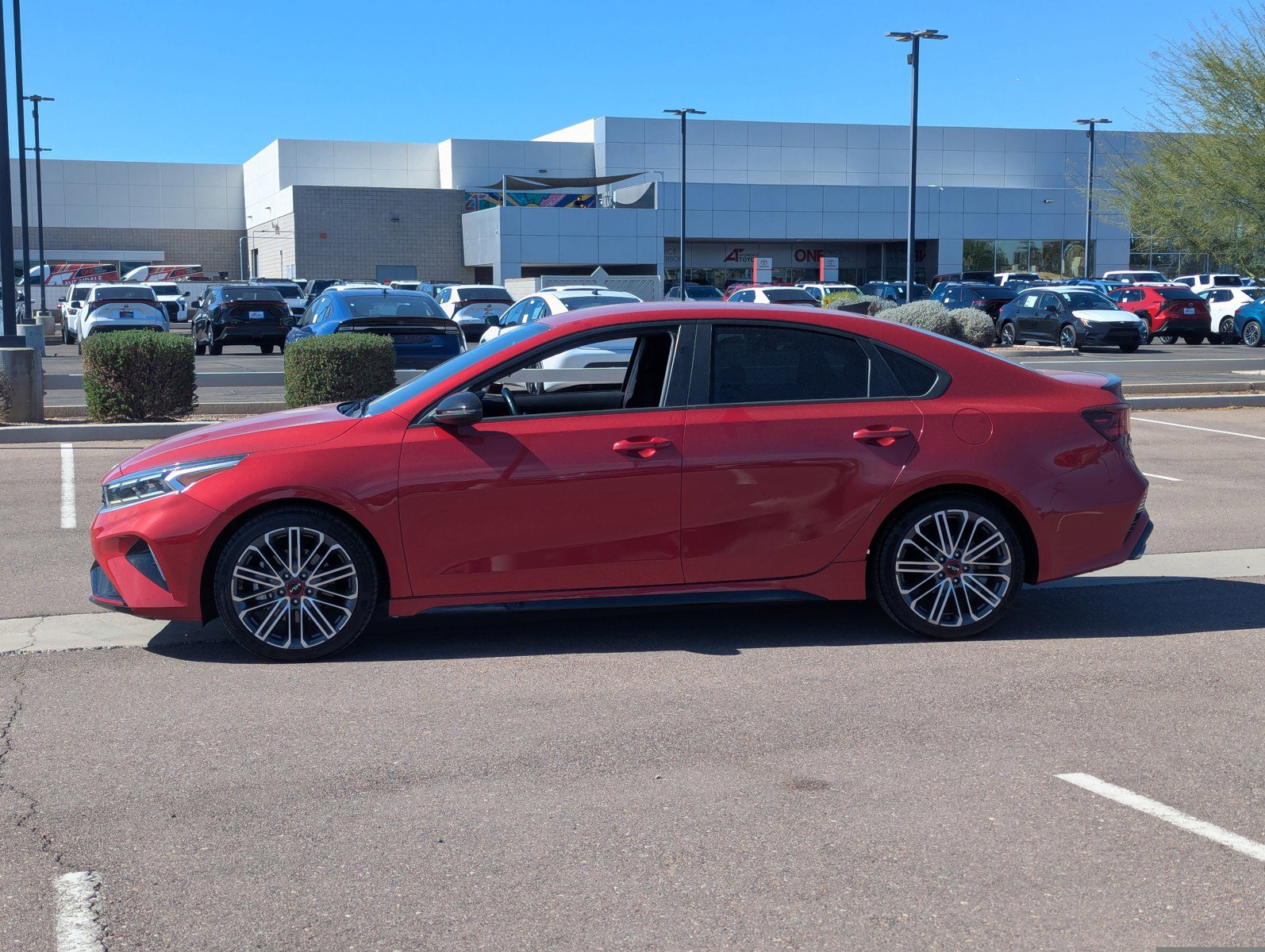Used 2022 Kia Forte GT image 2