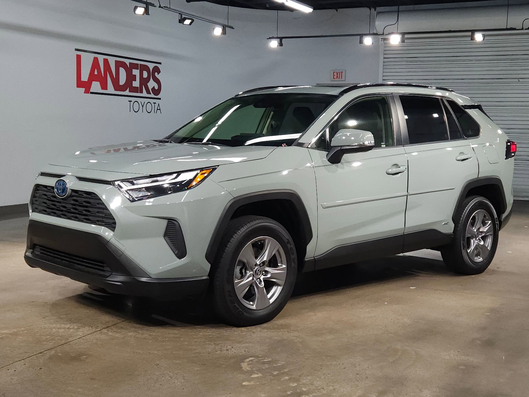 Used 2023 Toyota RAV4 XLE image 3