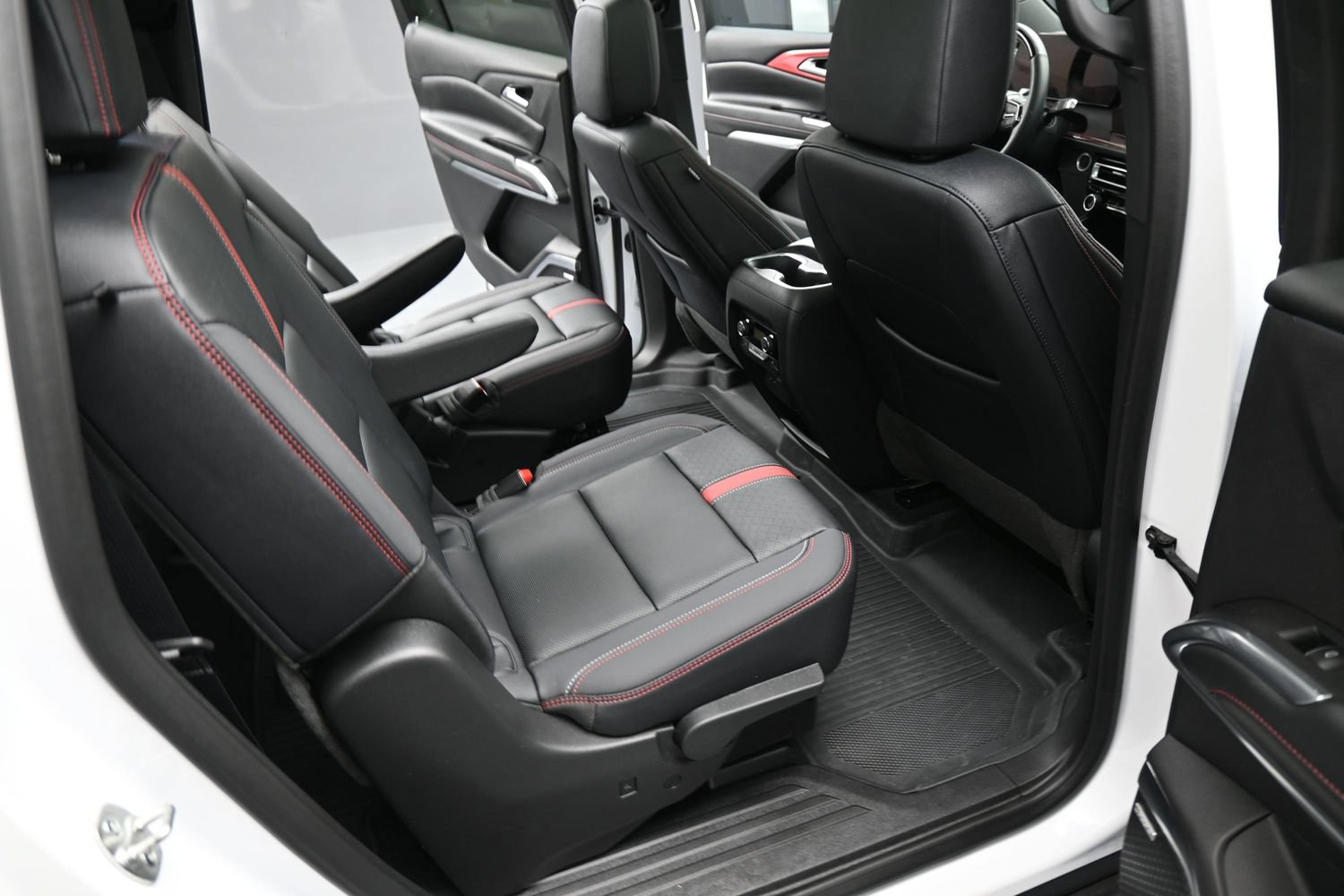 Used 2025 Chevrolet Traverse RS w/ LPO, Floor Liner Package FWD image 20