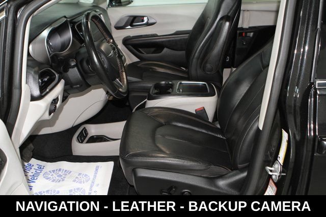 Used 2020 Chrysler Pacifica Touring-L Plus w/ Tire & Wheel Group FWD image 15