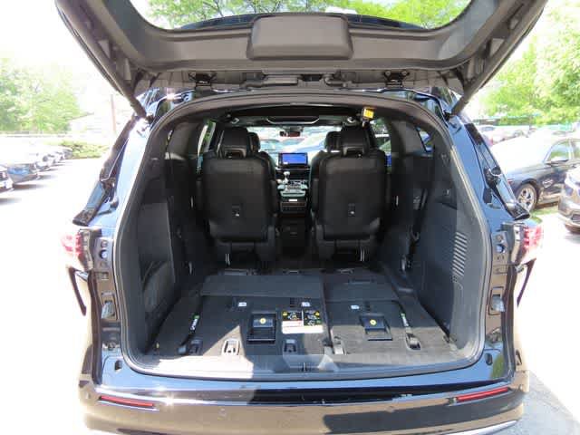 Used 2025 Toyota Sienna Platinum AWD/4WD image 12