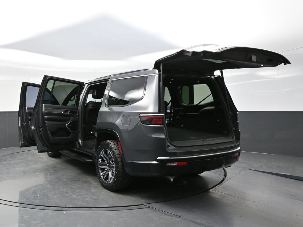 Used 2022 Jeep Wagoneer Series III w/ Flexible Seating Group AWD/4WD image 40