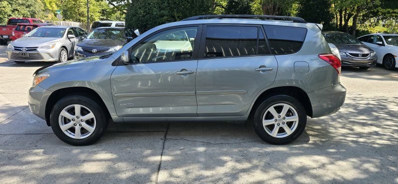 Used 2006 Toyota RAV4 Limited AWD/4WD image 2