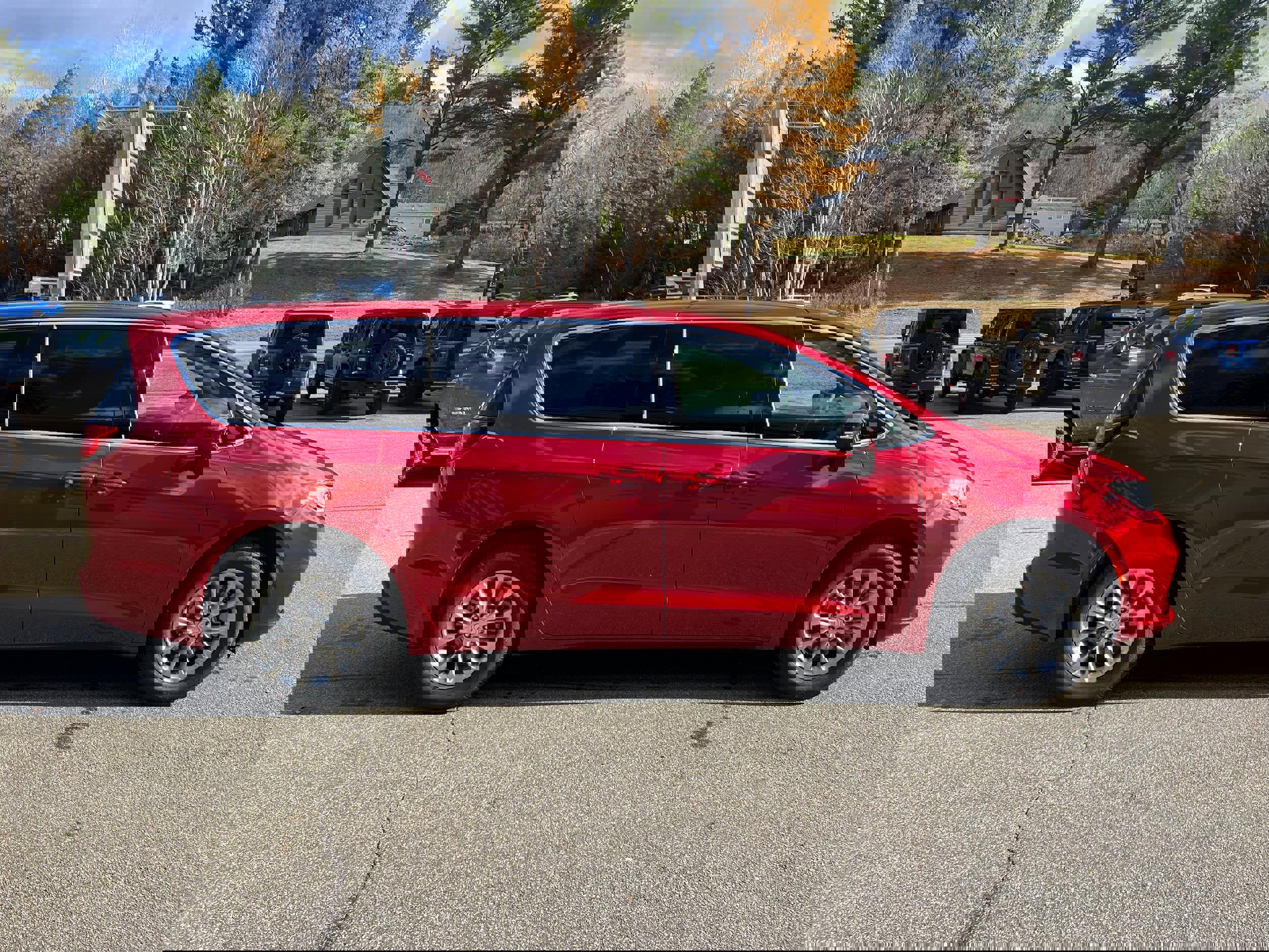 New 2026 Chrysler Pacifica Select image 4