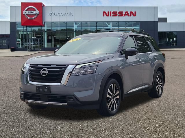 Used 2024 Nissan Pathfinder Platinum w/ Cargo Package AWD/4WD image 3