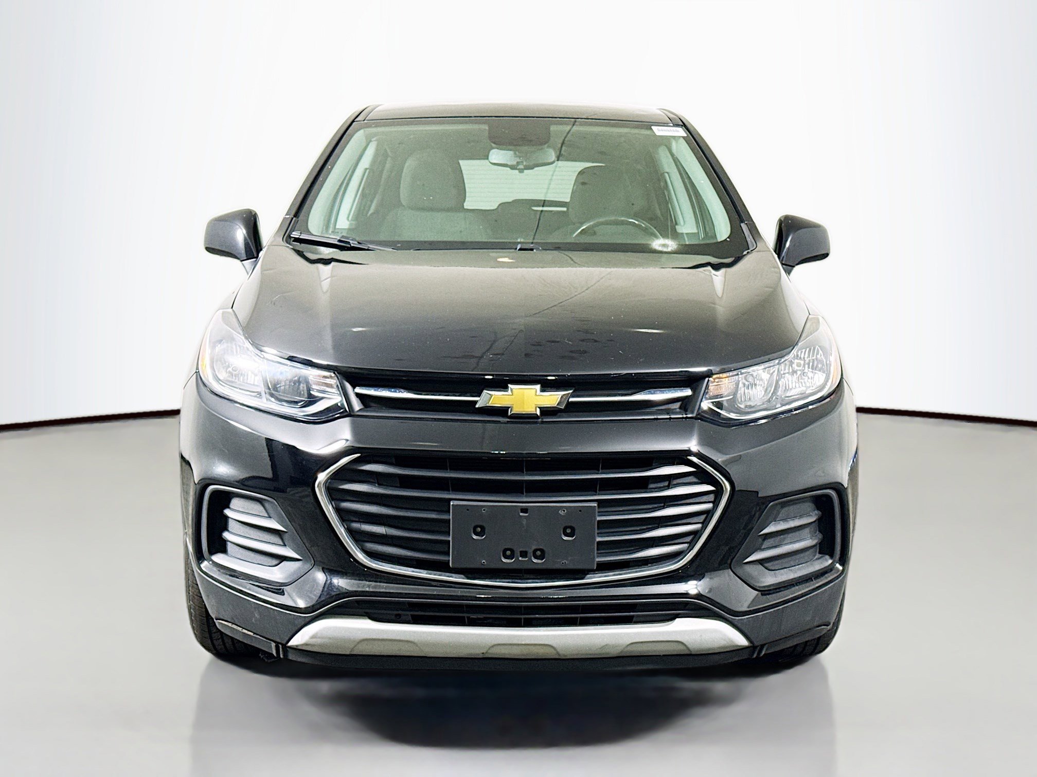 Used 2021 Chevrolet Trax LS w/ Tint and Cruise Package image 2