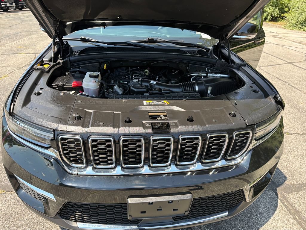 Used 2023 Jeep Grand Cherokee Limited AWD/4WD image 42