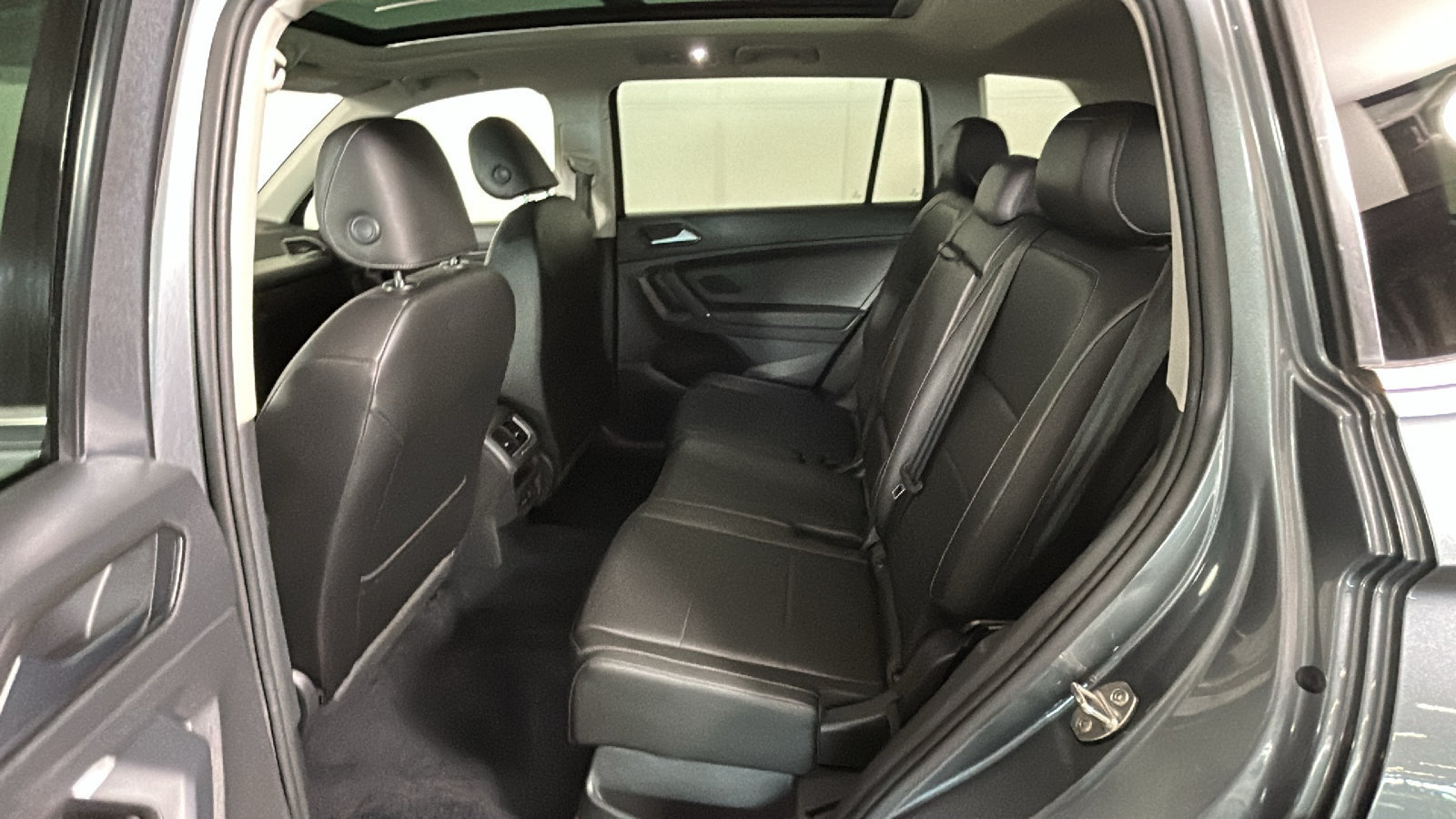 Used 2018 Volkswagen Tiguan SE w/ Panoramic Sunroof Package AWD/4WD image 33