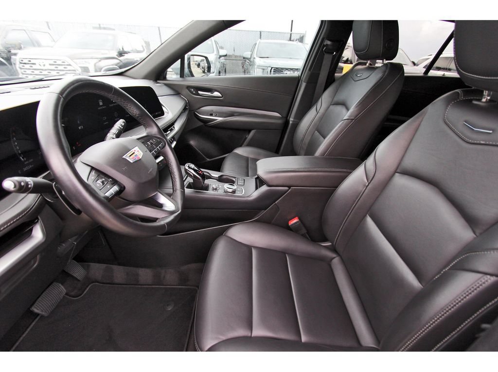 Used 2025 Cadillac XT4 Premium Luxury FWD image 6
