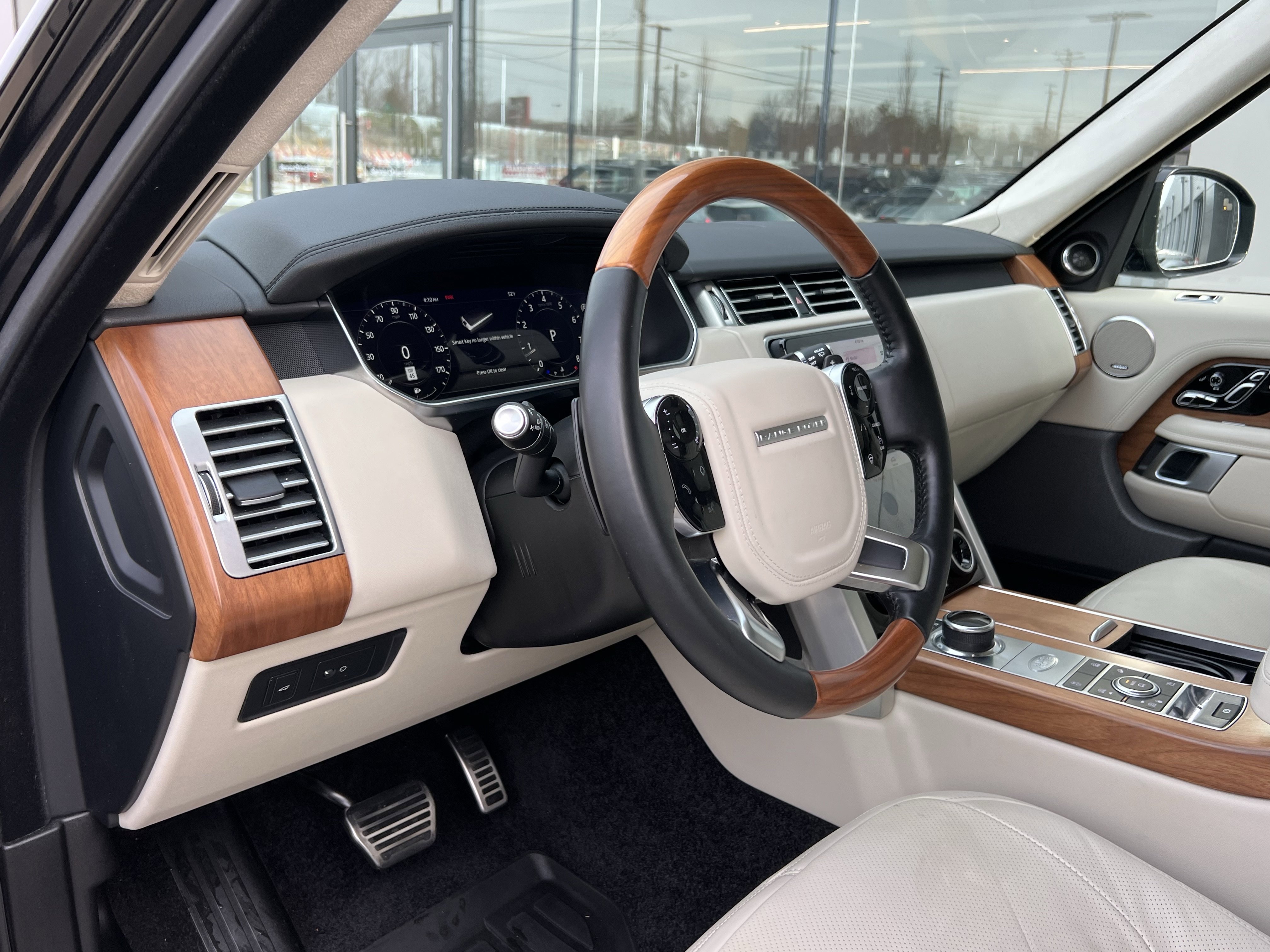 Used 2020 Land Rover Range Rover Long Wheelbase HSE image 17