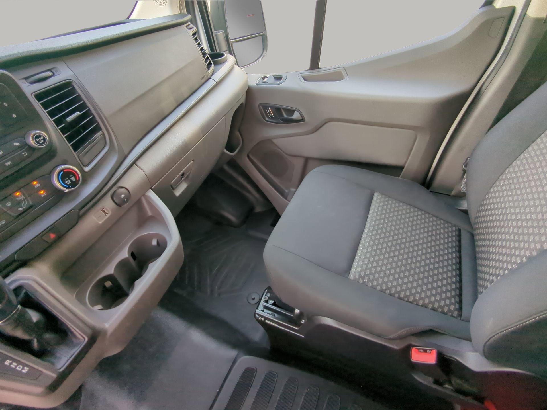 Used 2024 Ford Transit 250 Low Roof w/ Exterior Upgrade Package RWD image 52