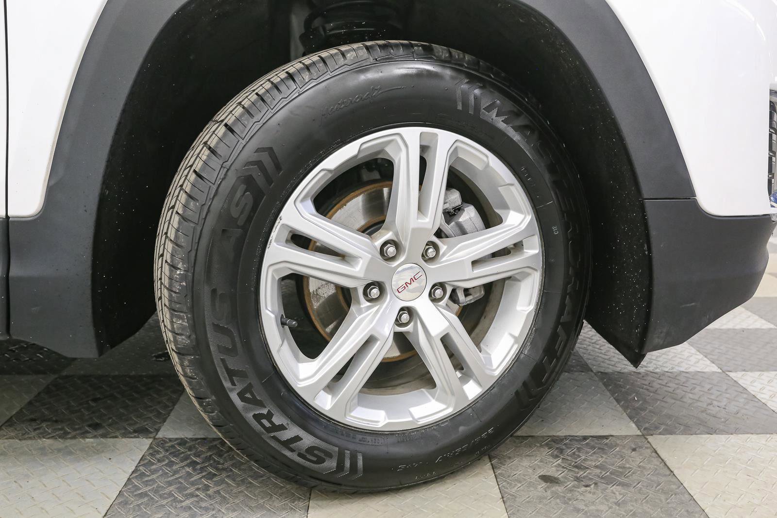 Used 2021 GMC Terrain SLE w/ Driver Convenience Package image 18