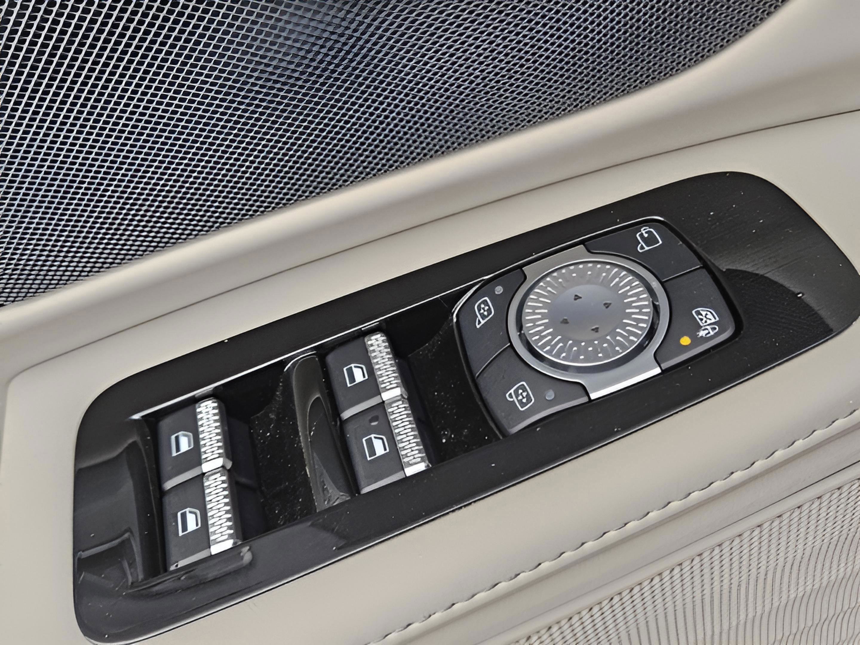 Used 2024 Lincoln Nautilus Premier image 19