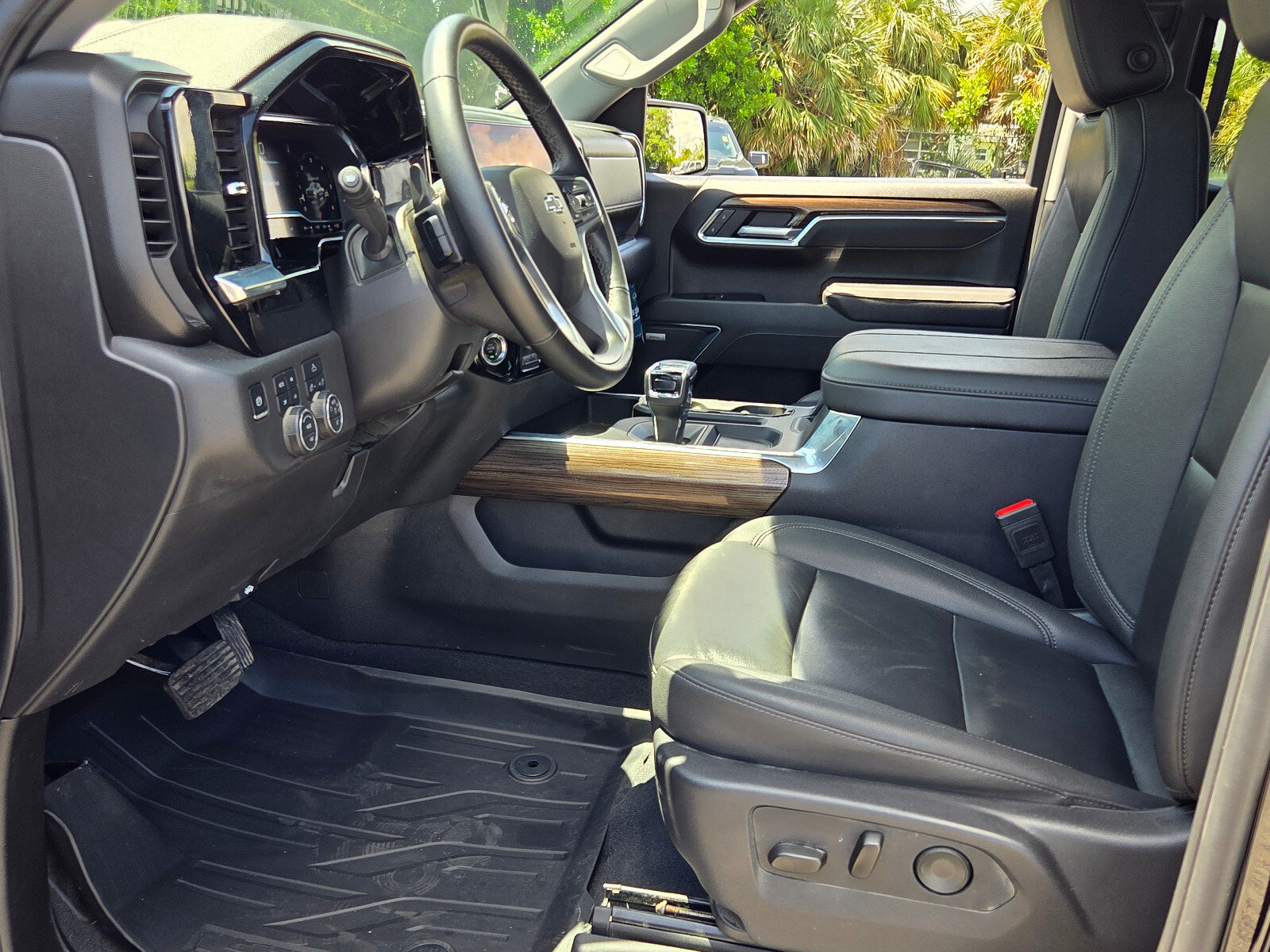 Certified 2025 Chevrolet Silverado 1500 LT Trail Boss w/ Convenience Package II AWD/4WD image 9