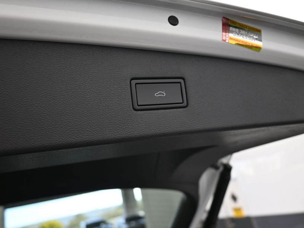 Used 2019 Volkswagen Tiguan SEL image 42