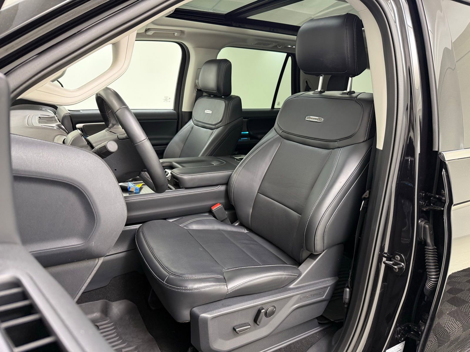 Used 2025 Ford Expedition Platinum AWD/4WD image 18