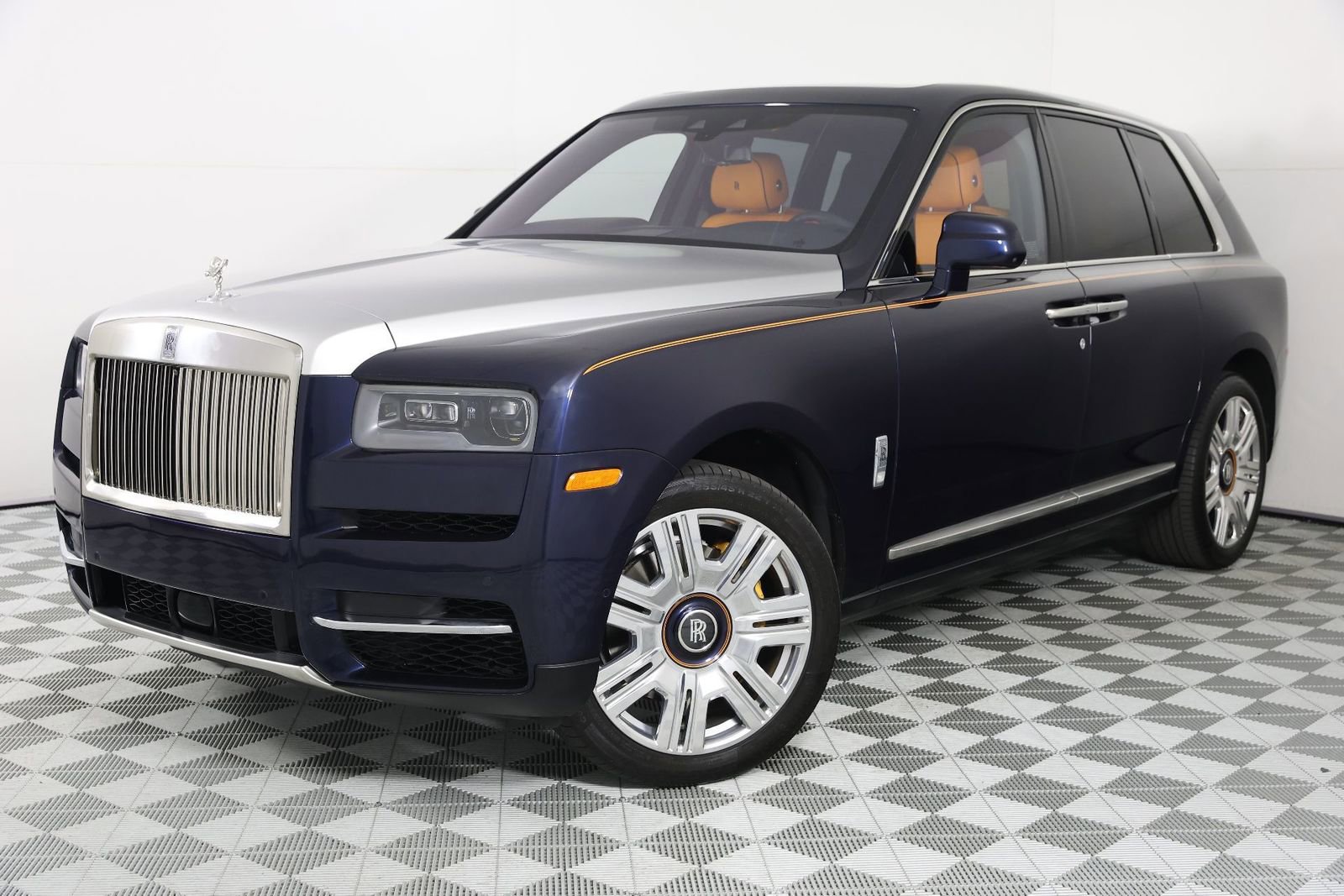 Used 2022 Rolls-Royce Cullinan w/ Cullinan Package AWD/4WD image 38