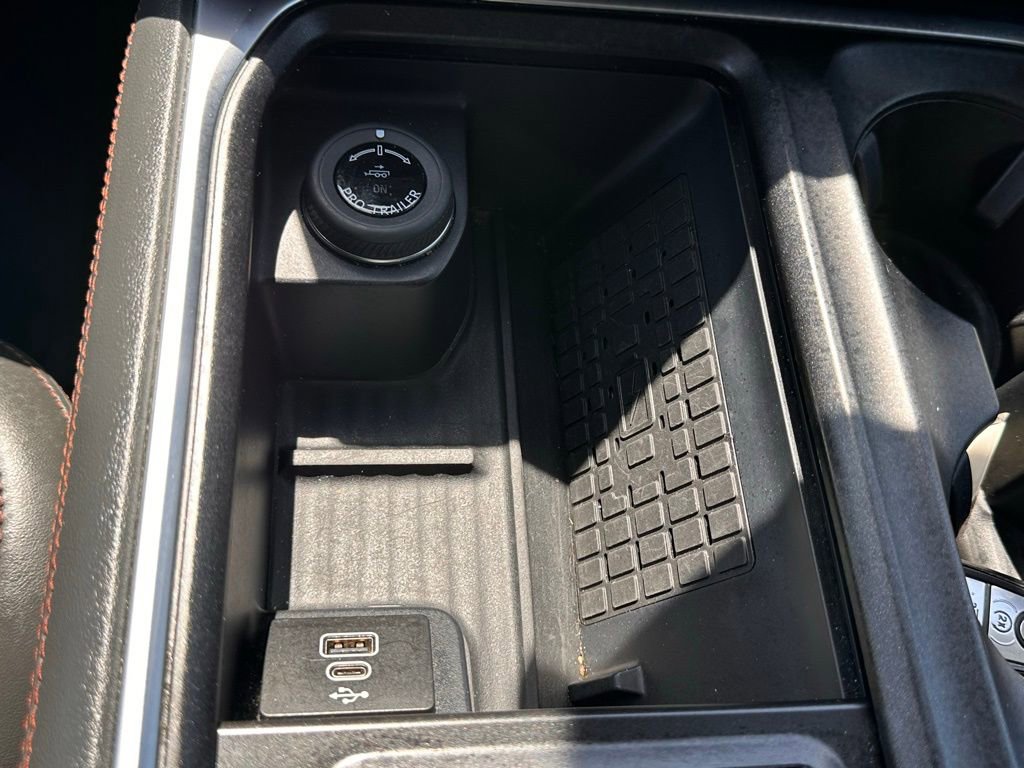Used 2025 Ford Expedition Active AWD/4WD image 32