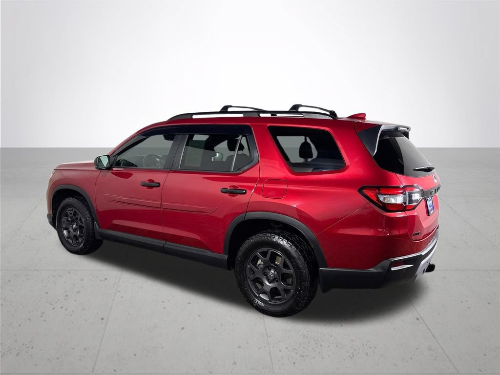 Certified 2025 Honda Pilot TrailSport image 9