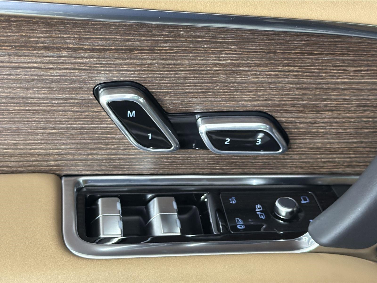 New 2026 Land Rover Range Rover Long Wheelbase SE image 23