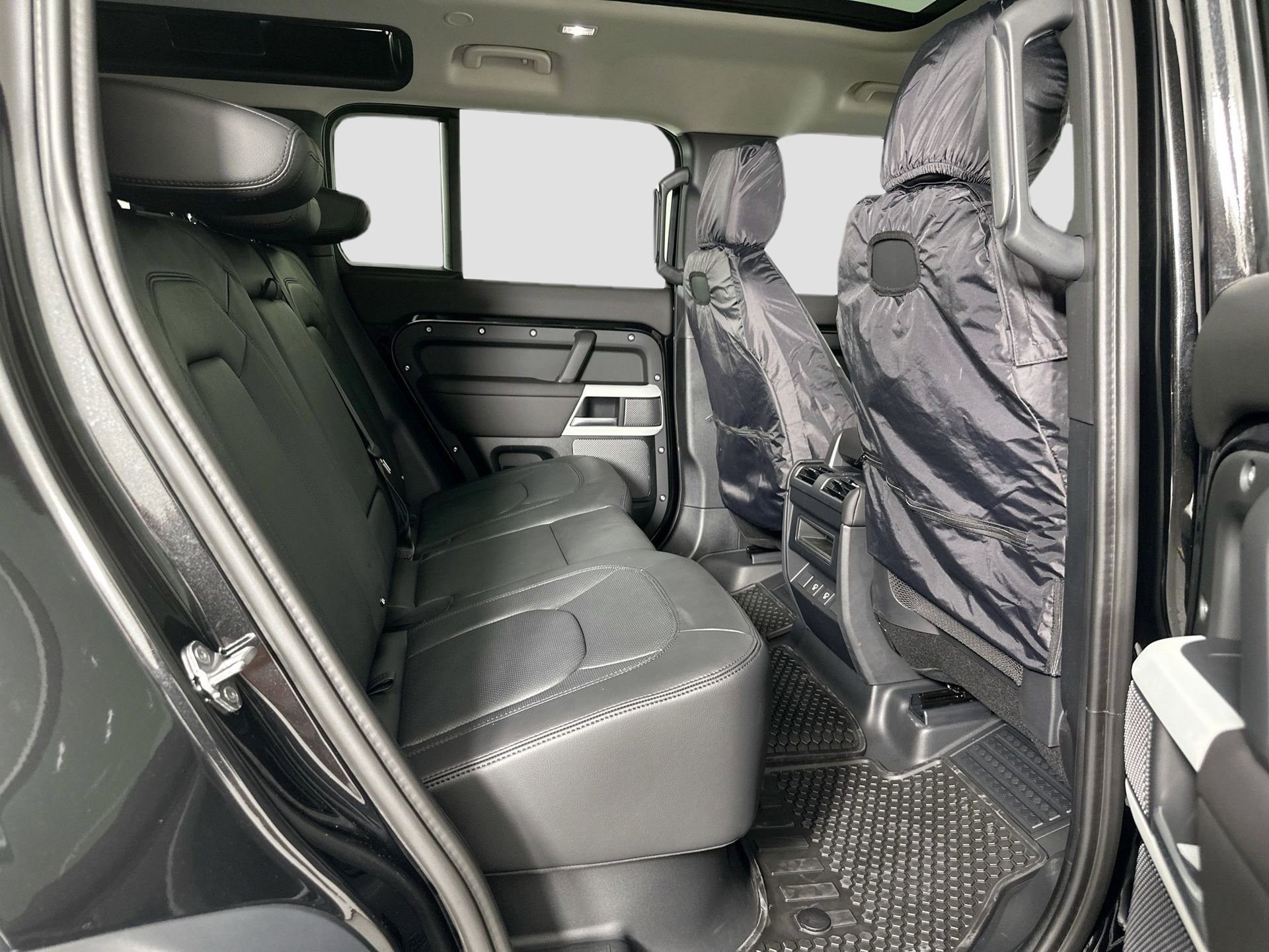 Used 2024 Land Rover Defender 110 S image 21