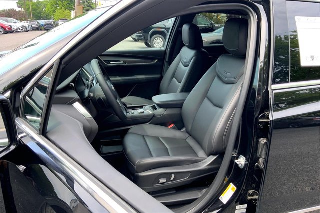 Used 2025 Cadillac XT5 Luxury w/ LPO, Floor Liner Package AWD/4WD image 25