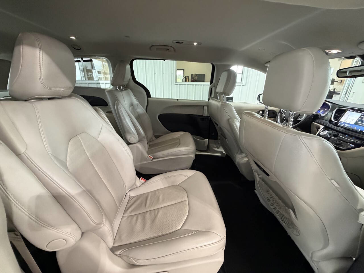Used 2021 Chrysler Pacifica Touring-L FWD image 31