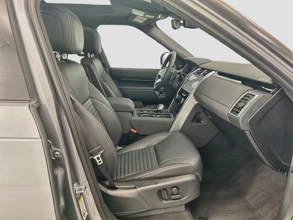 Certified 2025 Land Rover Discovery S AWD/4WD image 19