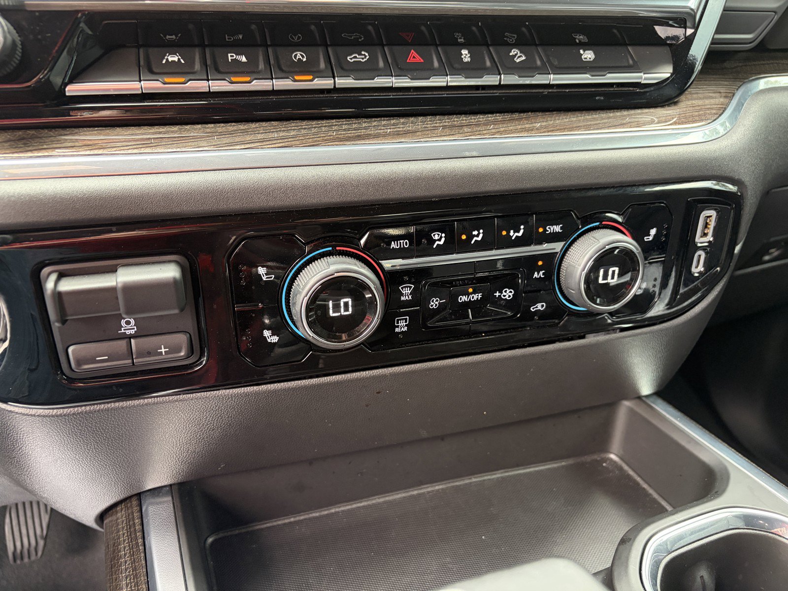 Used 2023 Chevrolet Silverado 1500 LT Trail Boss w/ LT Trail Boss Premium Package AWD/4WD image 19